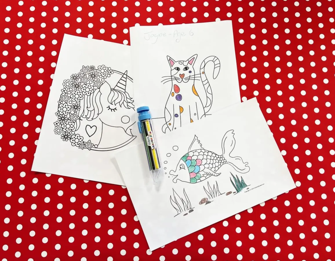 New Wonderbox 8-in-1 Crayon Pen - Retractable Colours